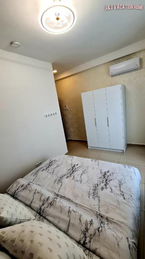 J&J Vacation Home@Novo8 Residence Kampong Tambak ภายนอก รูปภาพ
