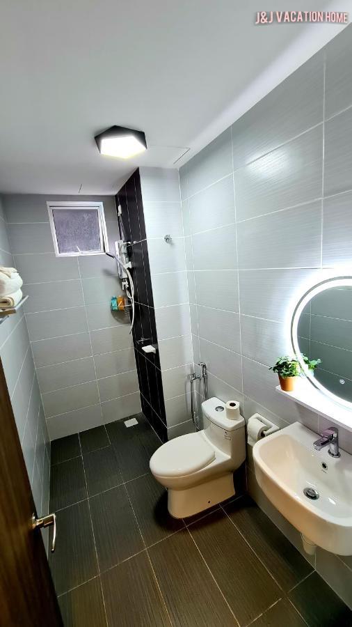 J&J Vacation Home@Novo8 Residence Kampong Tambak ภายนอก รูปภาพ