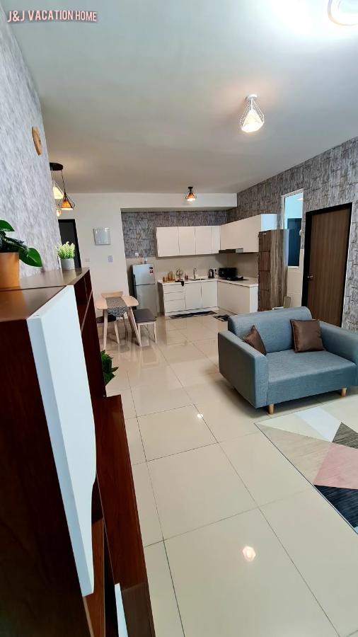 J&J Vacation Home@Novo8 Residence Kampong Tambak ภายนอก รูปภาพ