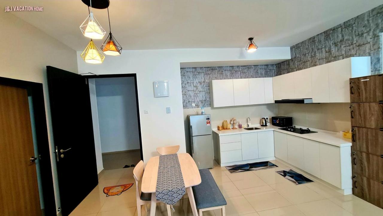 J&J Vacation Home@Novo8 Residence Kampong Tambak ภายนอก รูปภาพ