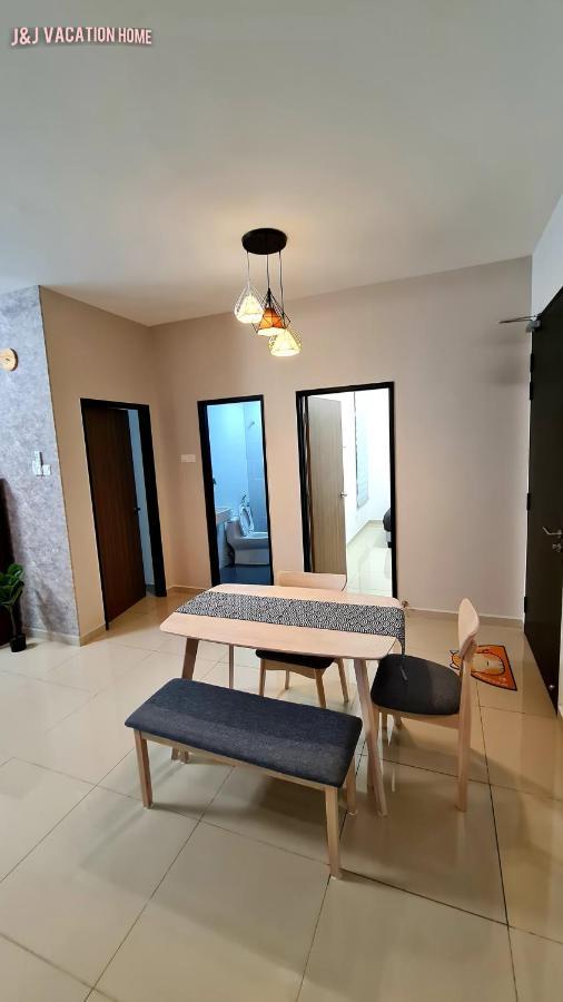 J&J Vacation Home@Novo8 Residence Kampong Tambak ภายนอก รูปภาพ