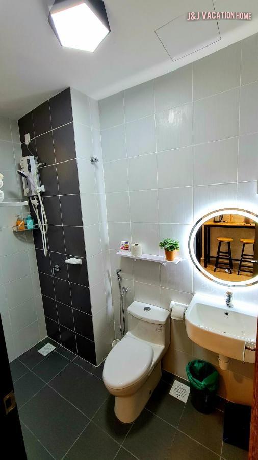 J&J Vacation Home@Novo8 Residence Kampong Tambak ภายนอก รูปภาพ