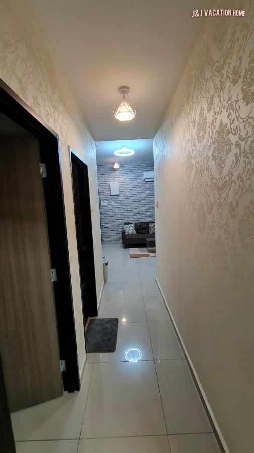 J&J Vacation Home@Novo8 Residence Kampong Tambak ภายนอก รูปภาพ