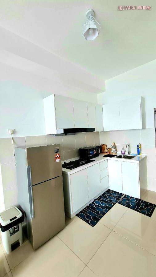 J&J Vacation Home@Novo8 Residence Kampong Tambak ภายนอก รูปภาพ