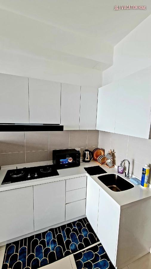 J&J Vacation Home@Novo8 Residence Kampong Tambak ภายนอก รูปภาพ