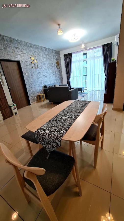 J&J Vacation Home@Novo8 Residence Kampong Tambak ภายนอก รูปภาพ