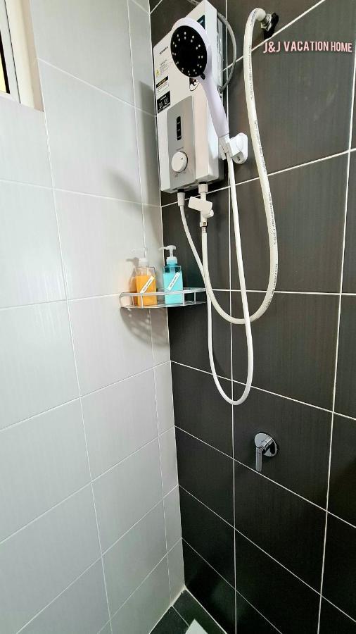J&J Vacation Home@Novo8 Residence Kampong Tambak ภายนอก รูปภาพ