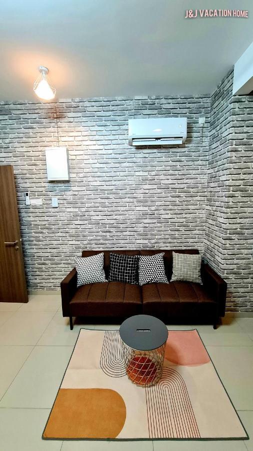 J&J Vacation Home@Novo8 Residence Kampong Tambak ภายนอก รูปภาพ
