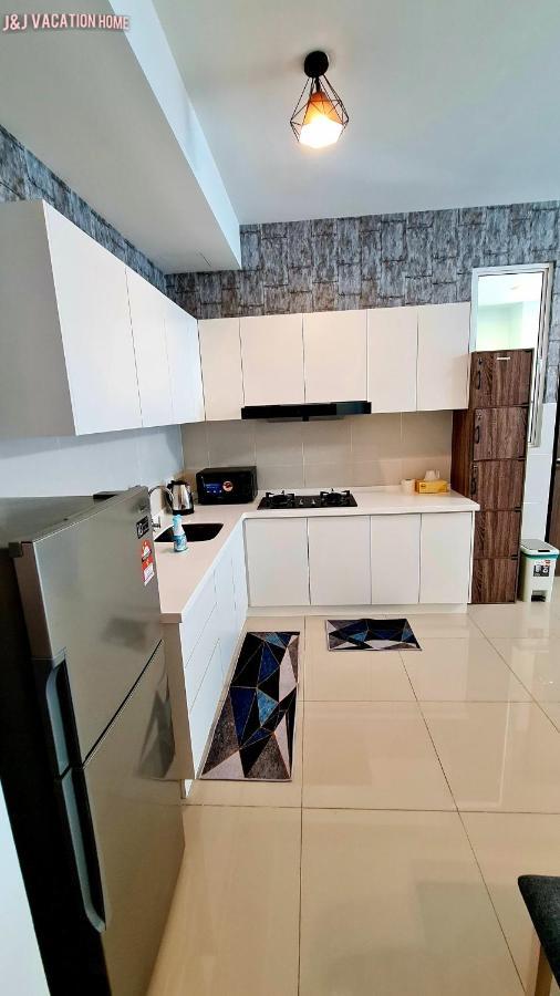 J&J Vacation Home@Novo8 Residence Kampong Tambak ภายนอก รูปภาพ