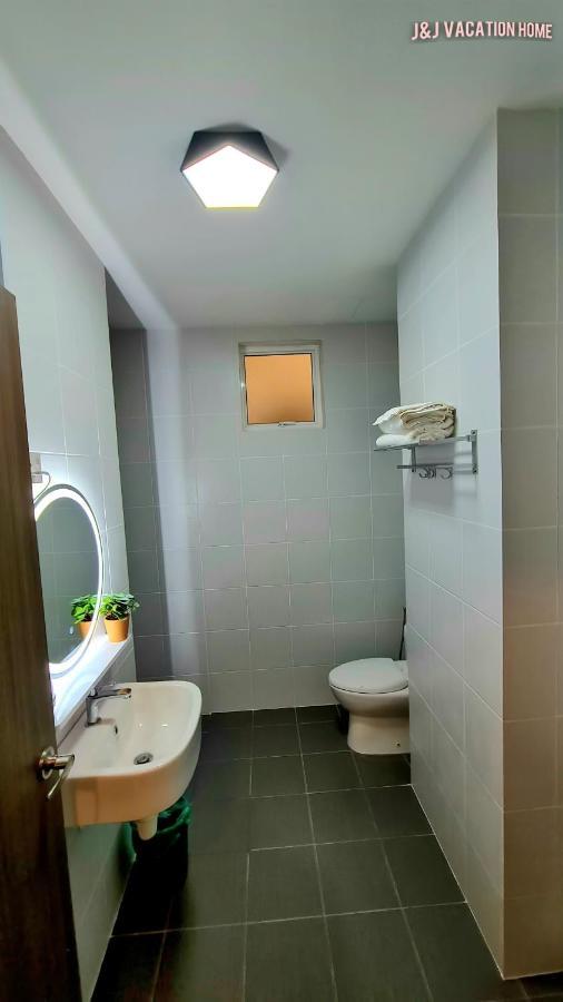 J&J Vacation Home@Novo8 Residence Kampong Tambak ภายนอก รูปภาพ