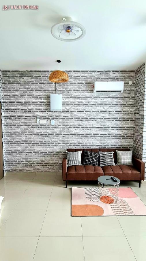 J&J Vacation Home@Novo8 Residence Kampong Tambak ภายนอก รูปภาพ