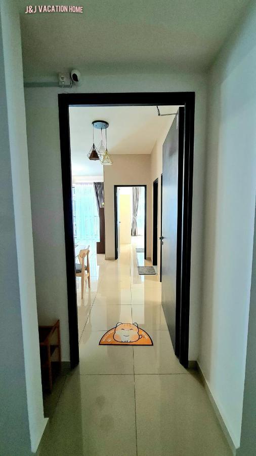 J&J Vacation Home@Novo8 Residence Kampong Tambak ภายนอก รูปภาพ