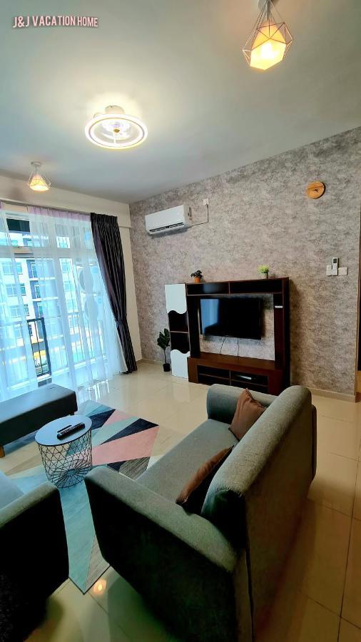 J&J Vacation Home@Novo8 Residence Kampong Tambak ภายนอก รูปภาพ