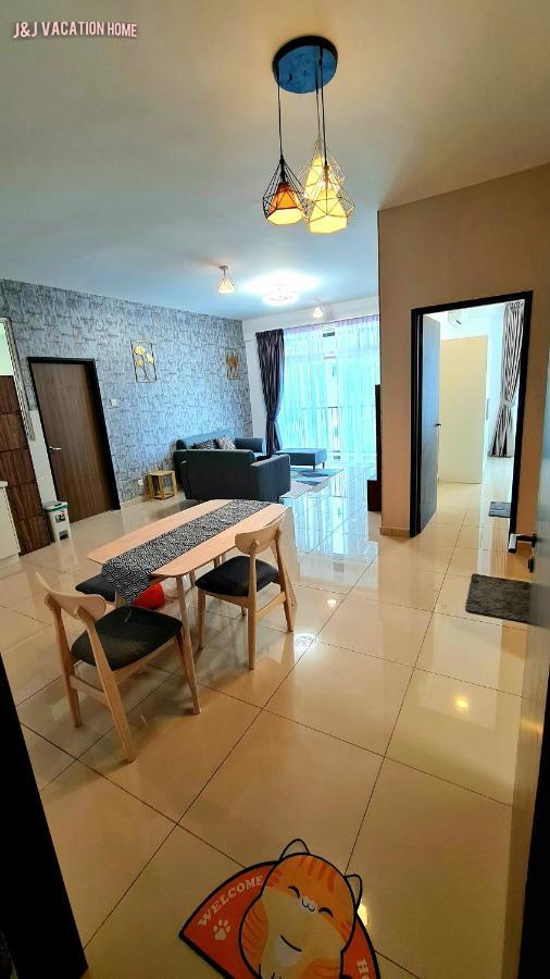 J&J Vacation Home@Novo8 Residence Kampong Tambak ภายนอก รูปภาพ