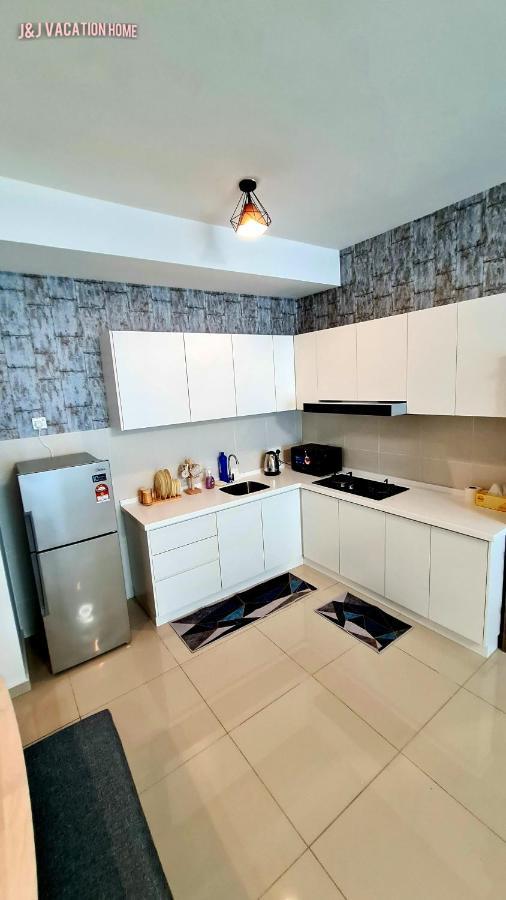 J&J Vacation Home@Novo8 Residence Kampong Tambak ภายนอก รูปภาพ