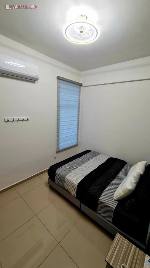 J&J Vacation Home@Novo8 Residence Kampong Tambak ภายนอก รูปภาพ